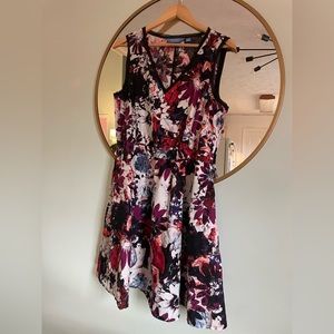 Simply Vera, Vera Wand sleeveless abstract flower print dress- WITH POCKETS!